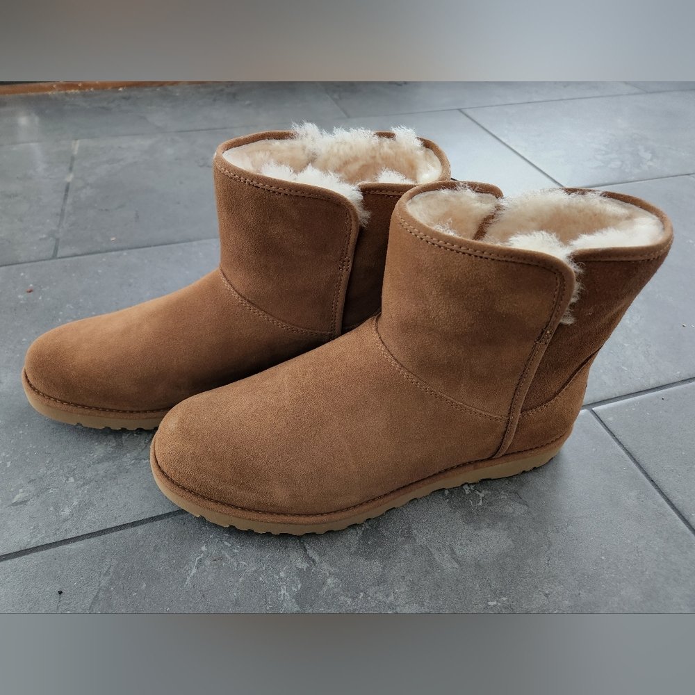 NEW UGG Cory Classic Mini Boot, Chestnut, Women’s Size 9.5